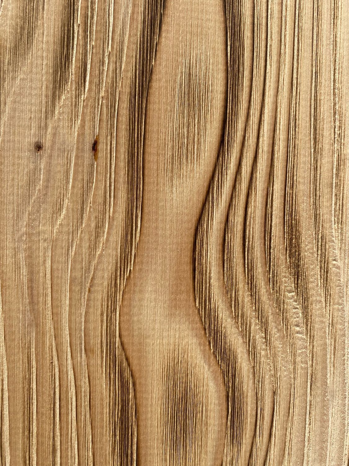 Bardage intérieur sapin brossé et brûlé – 39,90 €/m²