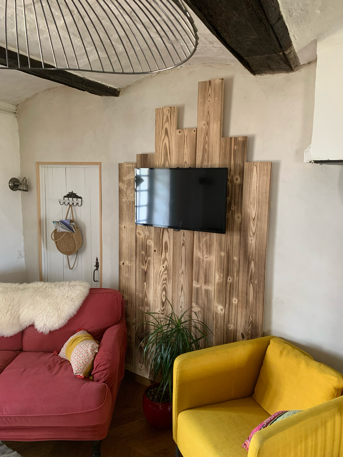 Bardage intérieur sapin brossé et brûlé – 39,90 €/m²