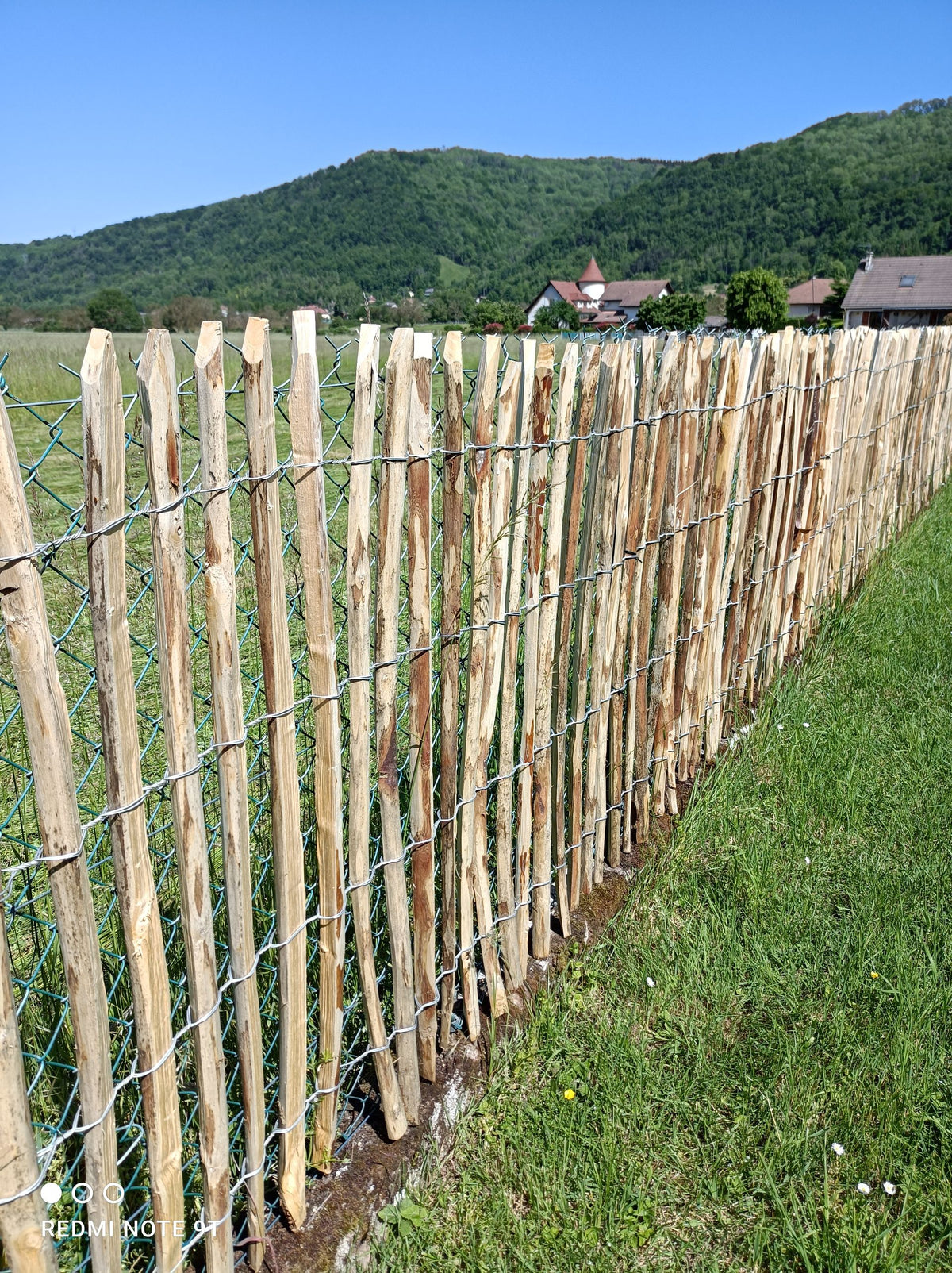 Ganivelle fendue à la main en châtaignier