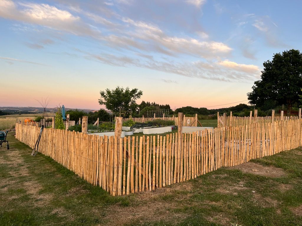 Ganivelle fendue à la main en châtaignier